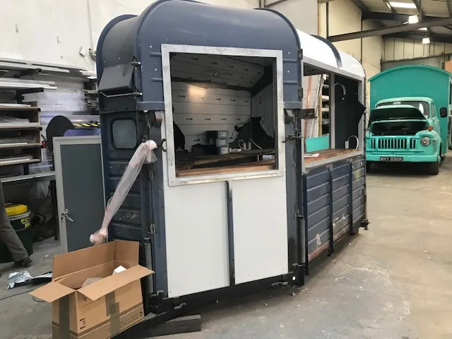 Anhänger Umbau Schritt 2 - Erste Arbeiten