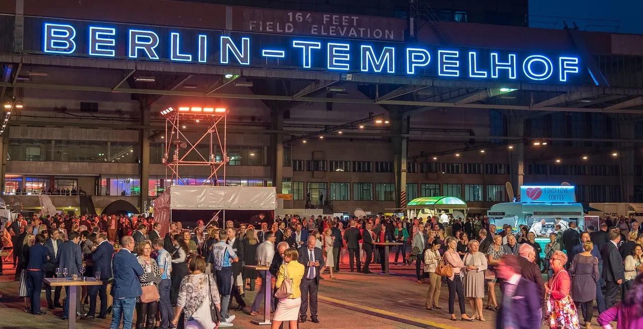Kaffeeanhänger beim Outdoor-Sommerfest