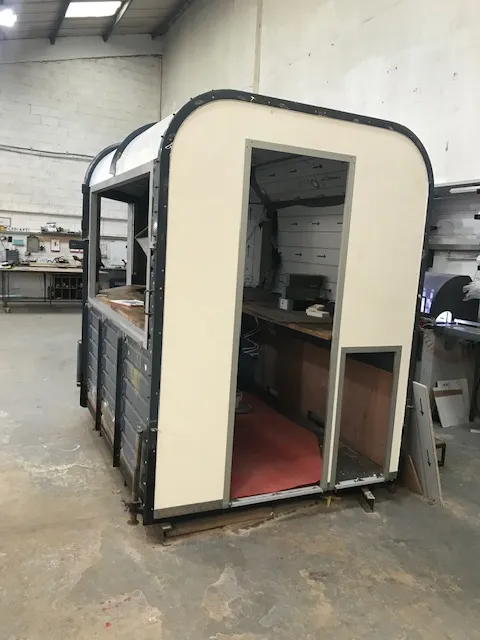 Anhänger Umbau Schritt 1 - Der Rohzustand