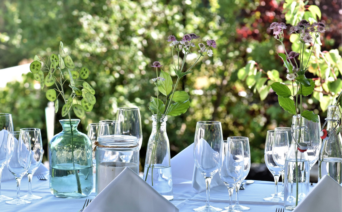 Sommerfest Gedeck an einem schönen Sommertag